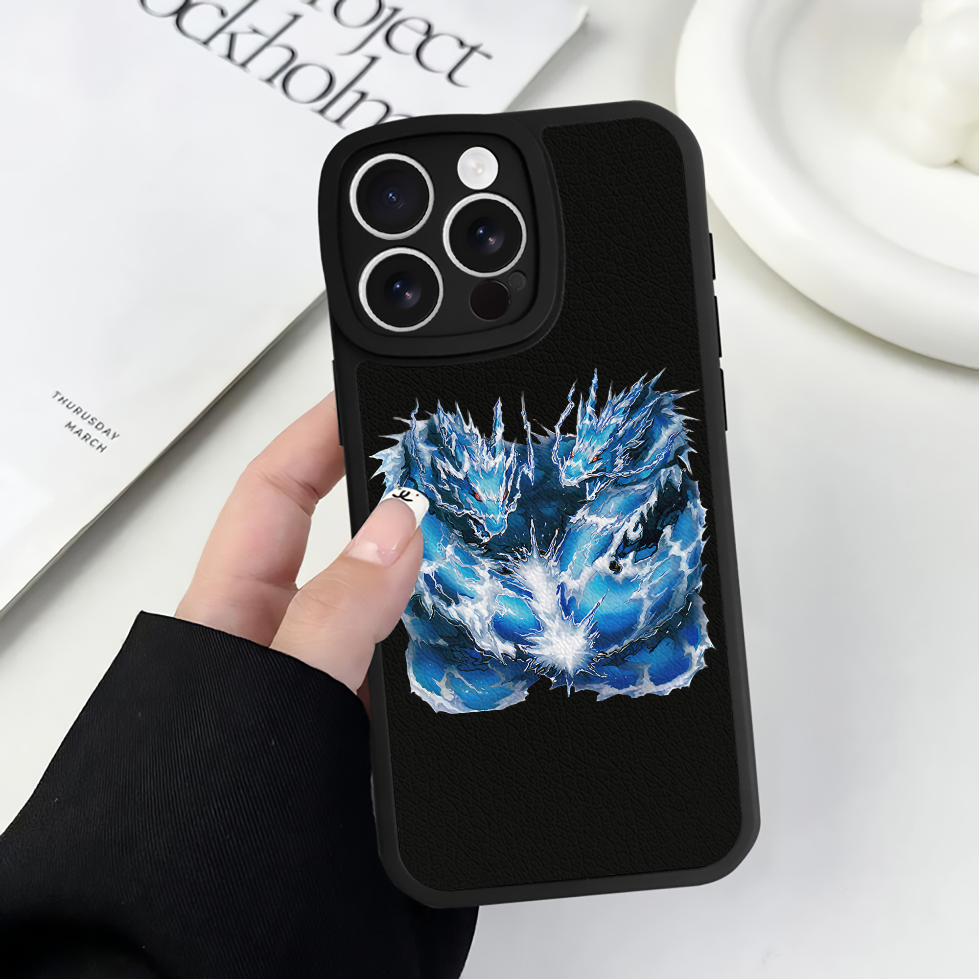 （画像用） 遊☆戯☆王 Yu-Gi-Oh! 【iPhone 16シリーズ対応】シリコンスマホケース（レザー調） 材質：シリコン